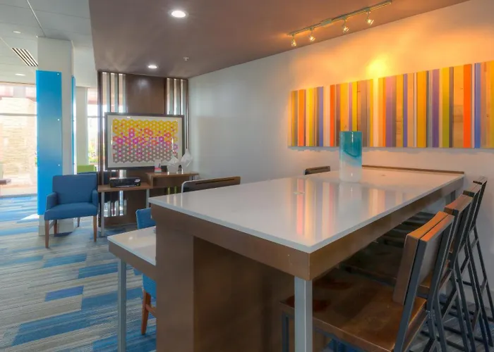 Express & Midtown By Ihg Hotel 3*
